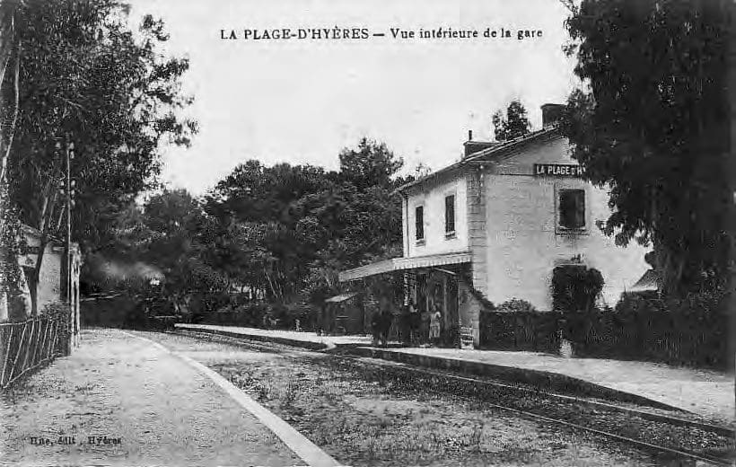 Ancien bâtiment voyageurs de La Plage d'Hyères, vue de l'intérieur. Image illustrant les actualités AHTF.