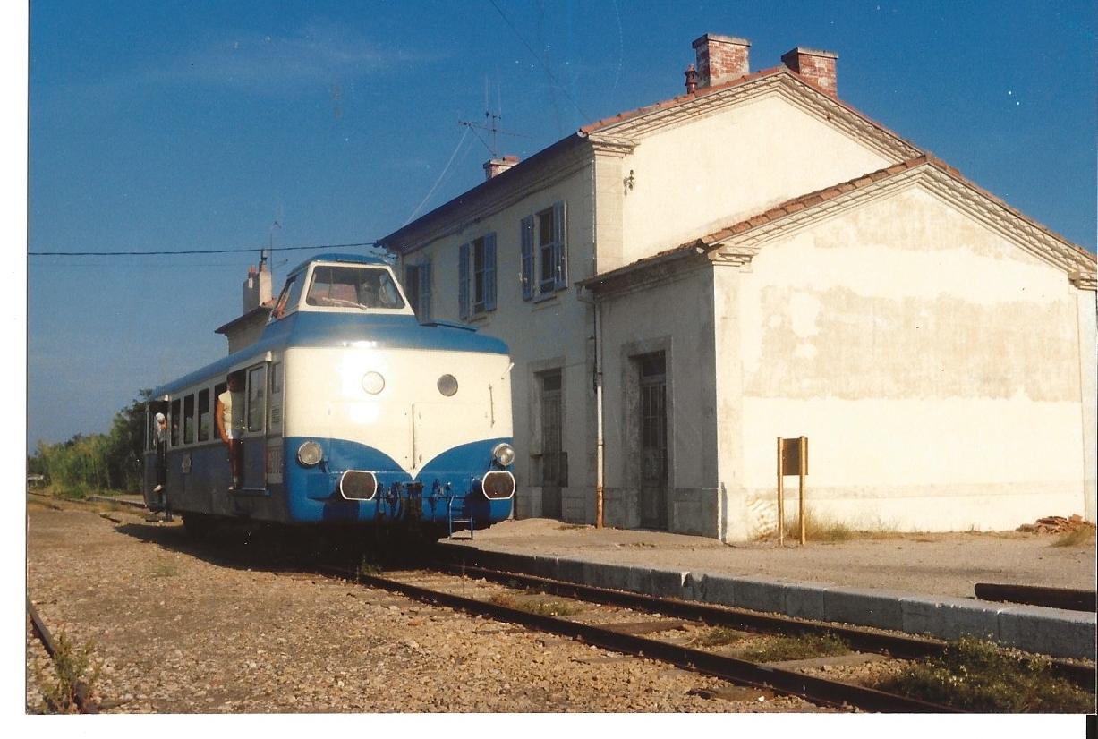 Été 1982 : le train touristique d’Hyères aux Salins.