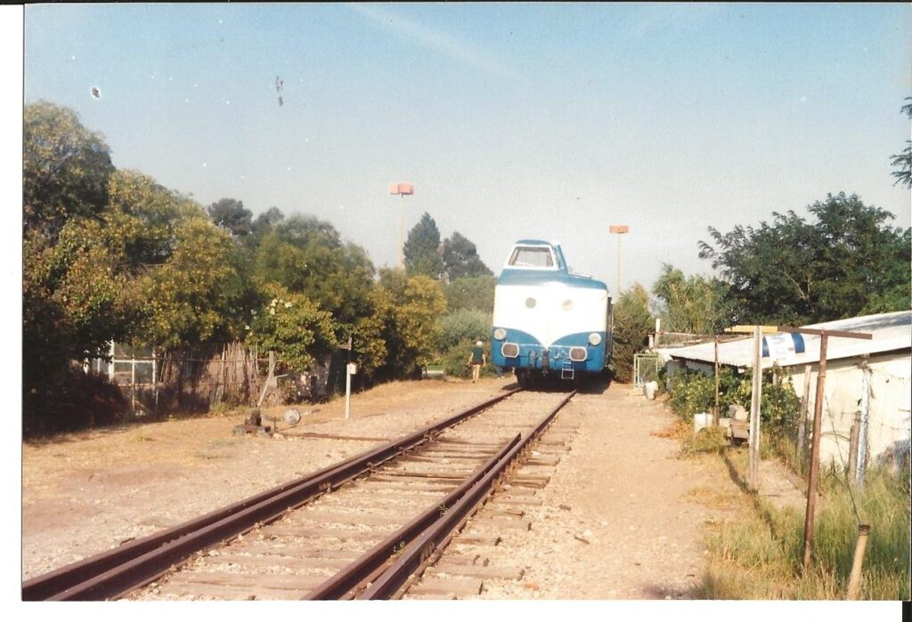 Été 1982 : le train touristique d’Hyères aux Salins.